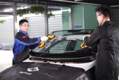 1773627495609348.jpg 襄阳汽车玻璃更换:自己买汽车玻璃找师傅安装,这些细节得盯紧